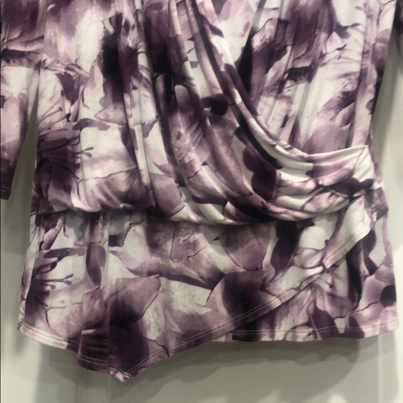 Jennifer Lopez Top. Flattering. Size Medium - Picture 2 of 8